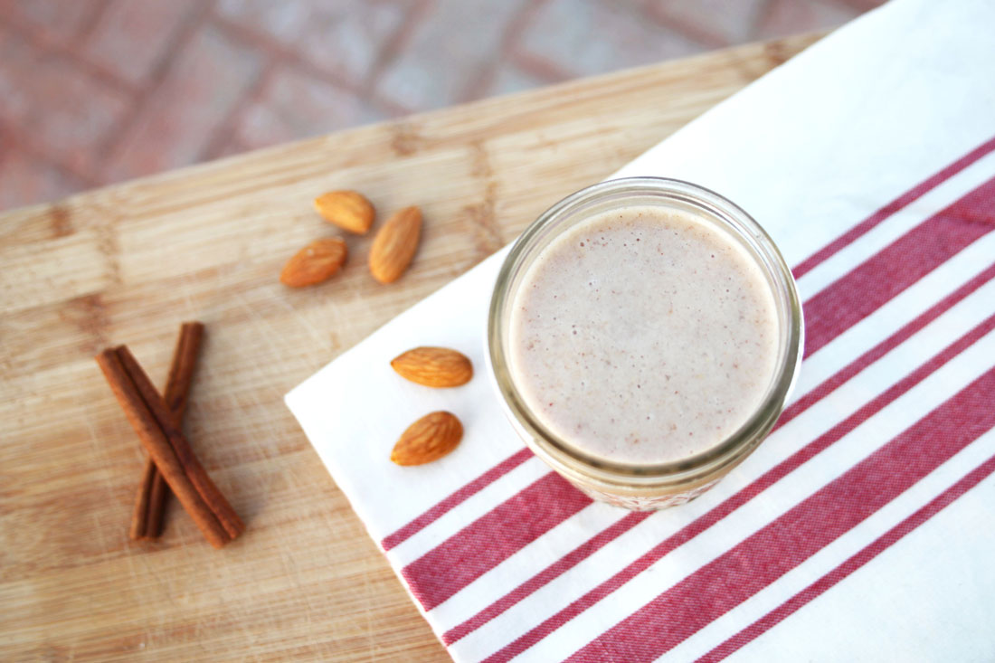 Batido de B anana, Amêndoa e Especiarias smoothie